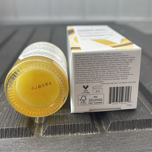 Volition - Getaway Glow - Gradual Tan Firming Facial Serum - Picture 9 of 10